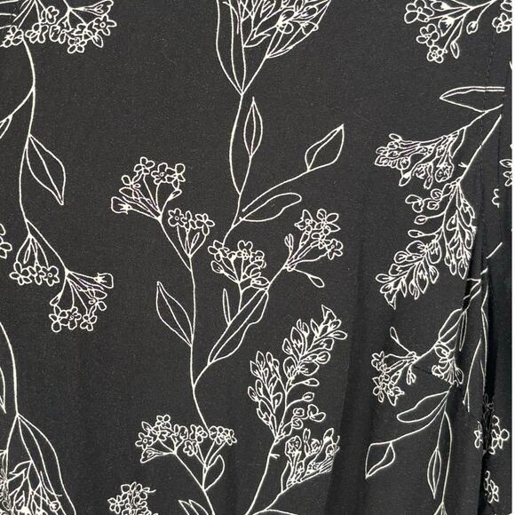 Old Navy Black and White Floral Print Button-Front Cinch Waist Romper Size XL - Picture 6 of 7